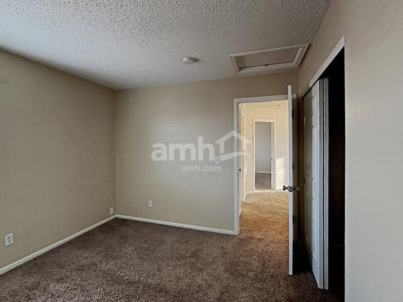 Building Photo - 4076 Orleans Ct