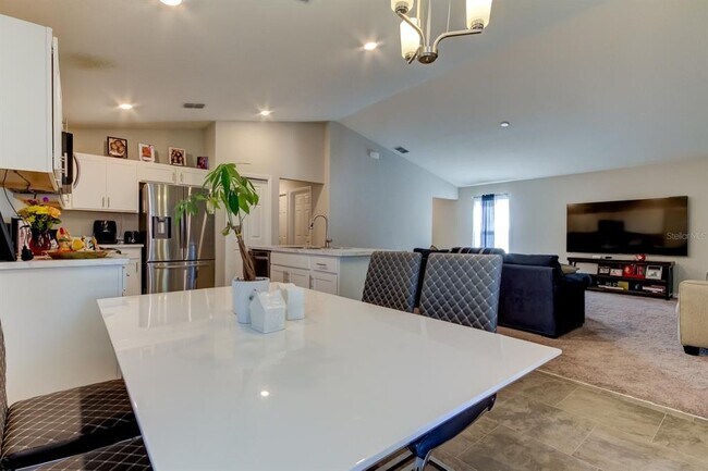 Building Photo - 6738 Hanworth Ln