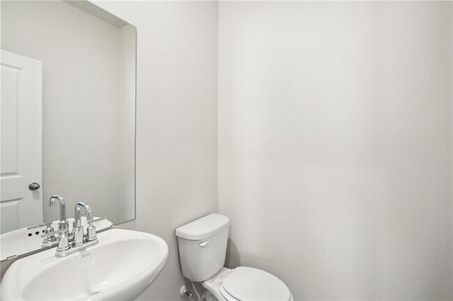 Building Photo - 26 Hemlock Ct