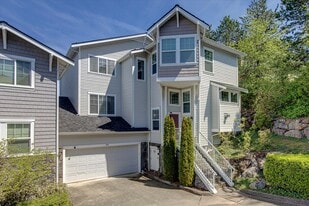 Building Photo - 1601 NE Katsura St