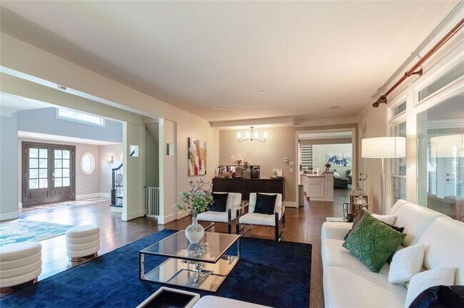 Building Photo - 3850 Glenhurst Dr