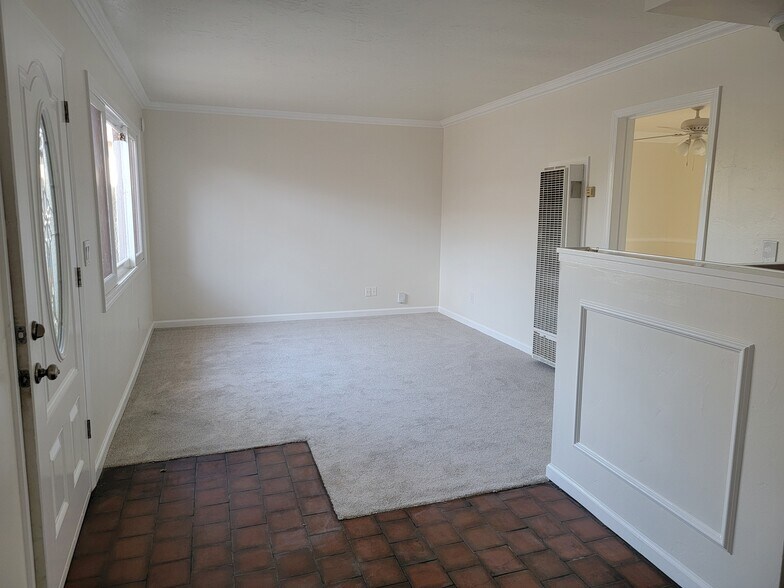 Building Photo - 641 Shalimar Dr