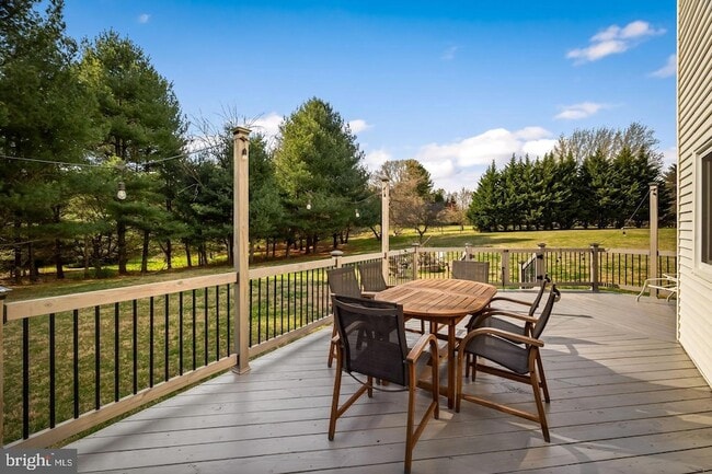 Building Photo - 6 Hounds Hollow Ct