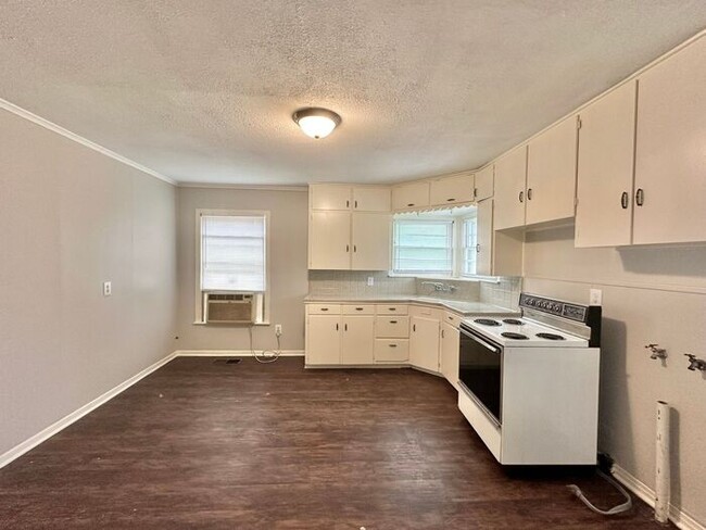 Building Photo - Available Now! 3 Bed 1.5 Bath, Tyler Tx!