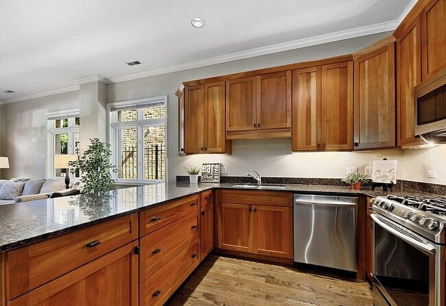 Building Photo - "Spacious 3-Bedroom Condo with Finished Ba...