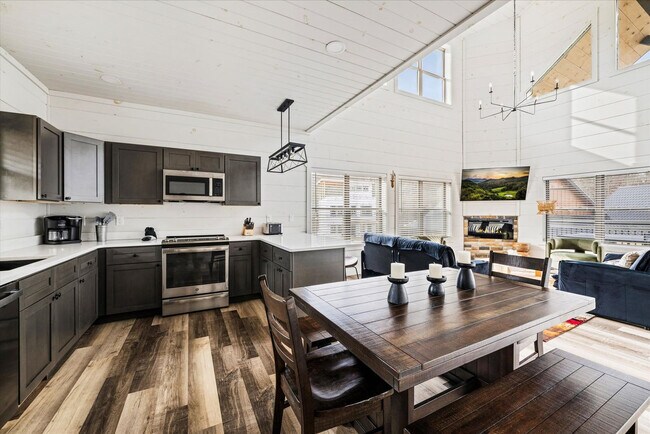 Building Photo - 532 Warbonnet Wy