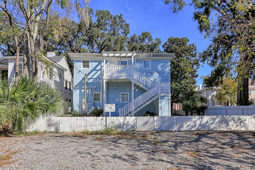 Building Photo - 303 W Park Ave