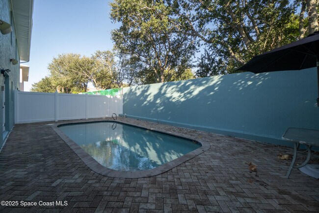 Building Photo - 156 Wilson Ave