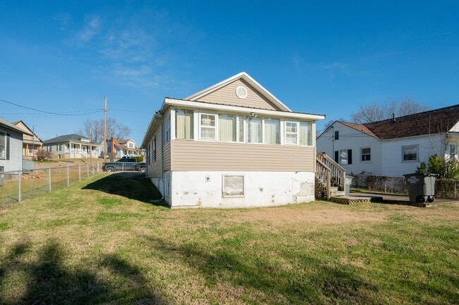 Building Photo - 2 bed/1 bath site built home