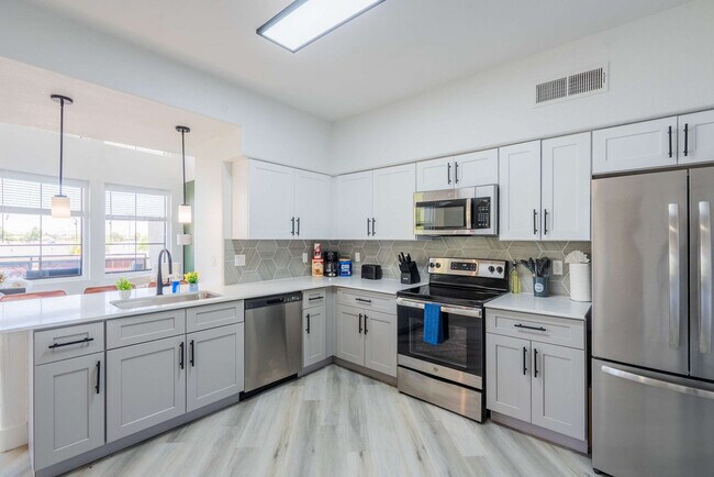 Building Photo - 6610 N 93rd Ave