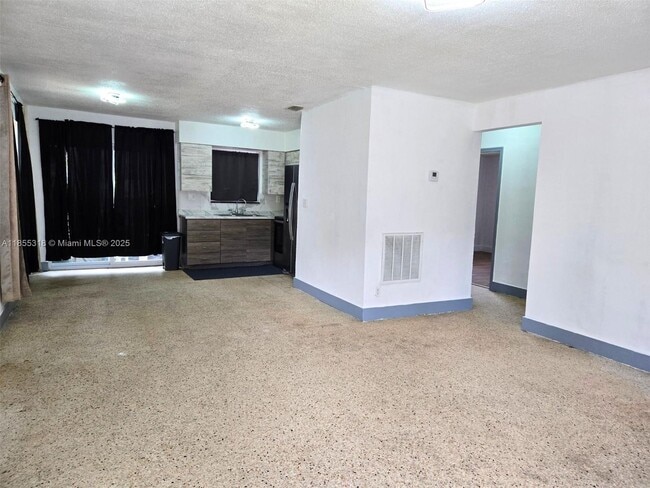 Building Photo - 4101 SW 54th Ct