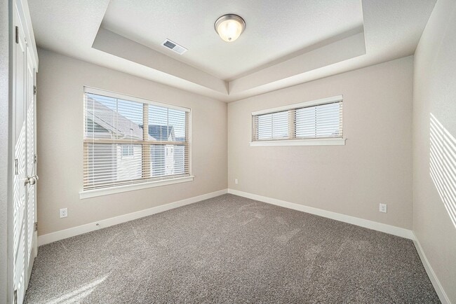 Building Photo - 3B/2B Condo in the Flats at Centerra Now A...
