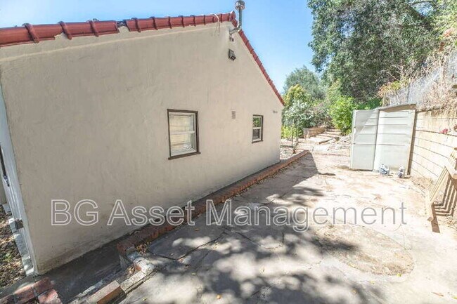 Building Photo - 2801 Sabral Cir