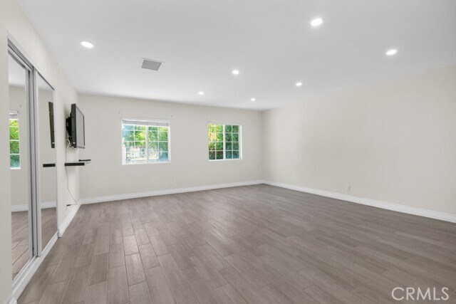 Building Photo - 5719 Beckford Ave