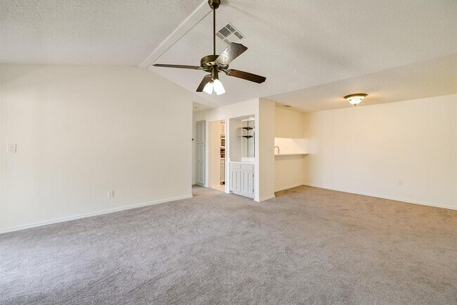 Building Photo - 1202 Thorpe Ln