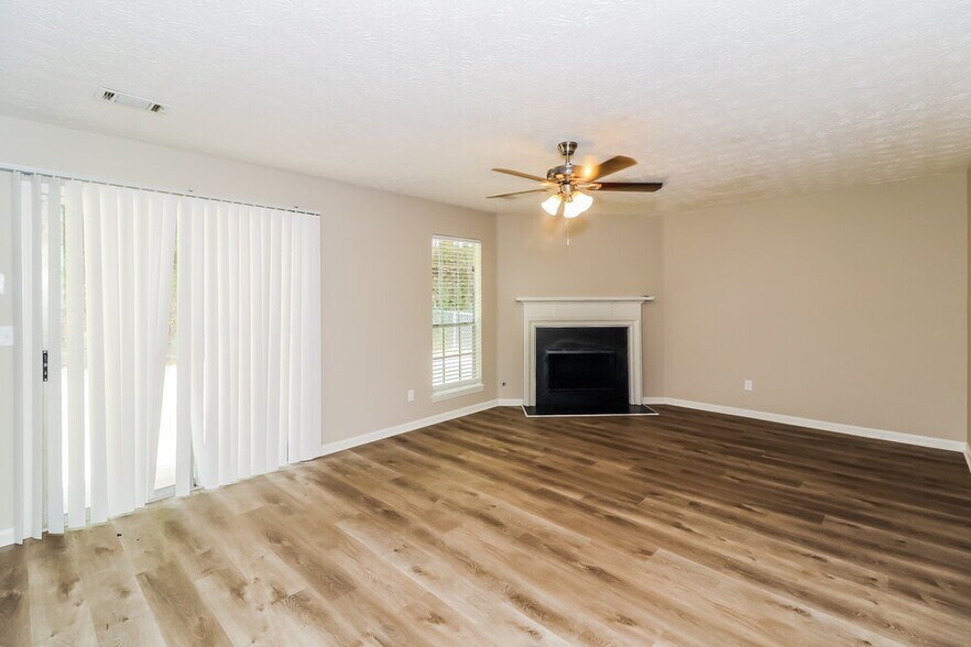 Building Photo - 6520 Eastbriar Dr