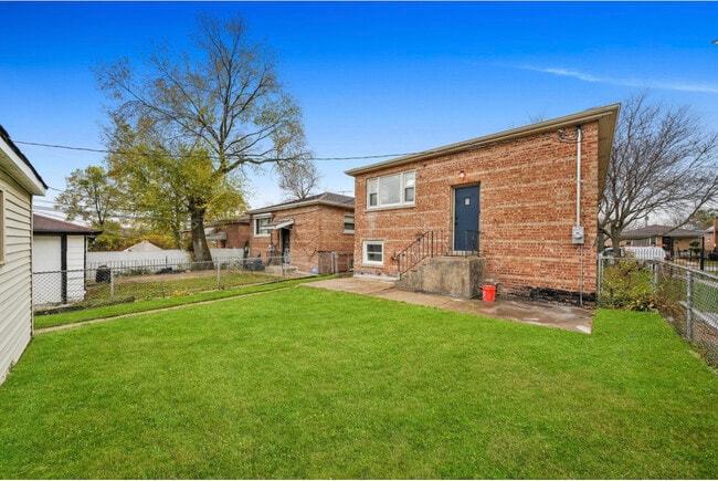 Building Photo - 9347 S Luella Ave