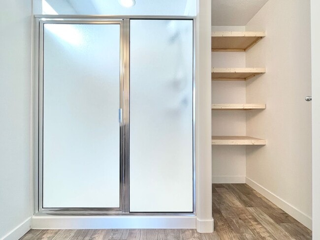 Building Photo - HOLIDAY MOVE IN SPECIAL!