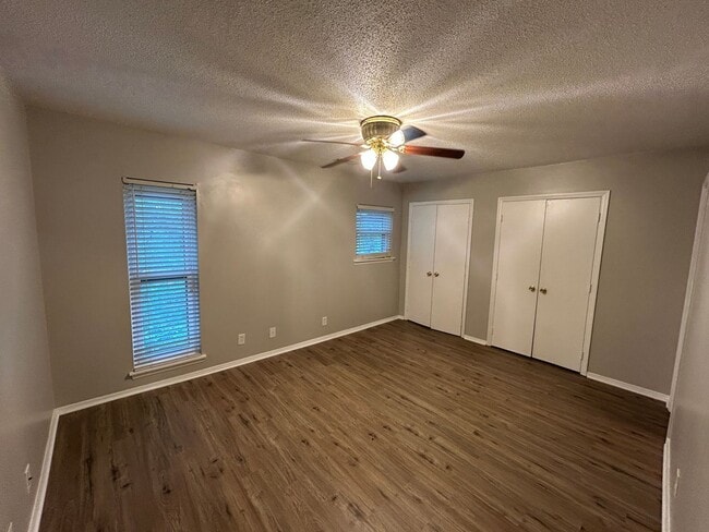 Building Photo - 5014 Flint Ridge Pl