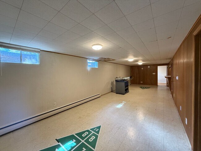 Building Photo - Charming 4-Bedroom Ranch Near Downtown Littleton!!