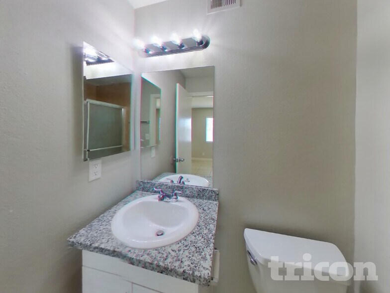 Building Photo - 7147 Fenway Ave