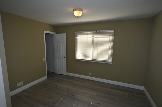 Building Photo - Beautiful Mission Viejo 5 bedroom 2.5 bathroom plus den home