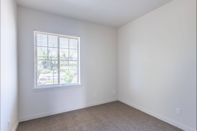 Building Photo - Silverplace Apartment Homes