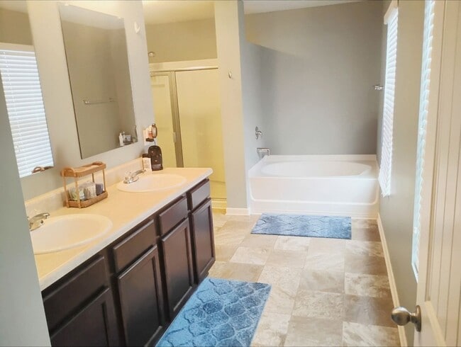 Building Photo - Luxury Feel. Modern Design. 4BR/2.5BA Home