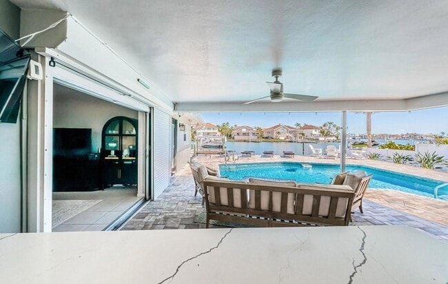 Building Photo - 2180 Dolphin Blvd S