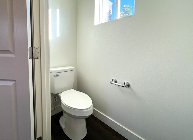 Building Photo - 4 Bed, 4.5 Bath Located in Hawthorne, CA