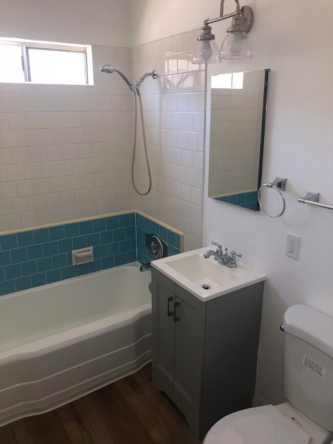 Building Photo - Super Cute 1 Bedroom "Pacific Beach" Garden Apartment - Available AUGUST 10th