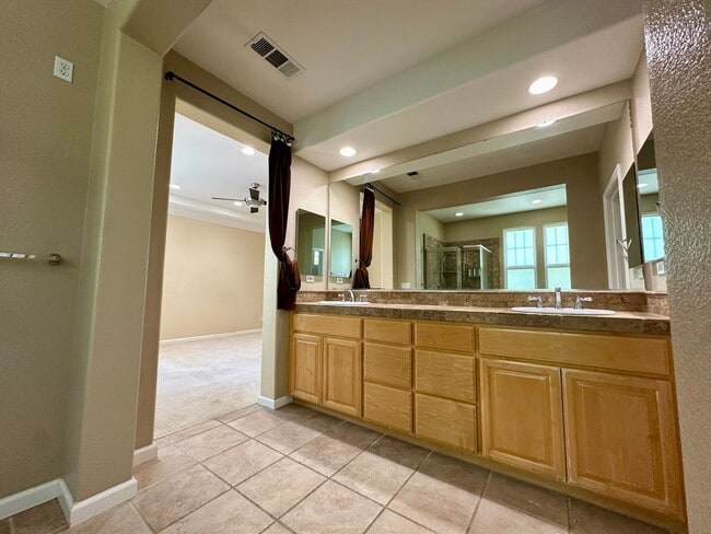 Building Photo - LUXURY RESIDENCE IN RIVERMARK DETACHED SIN...