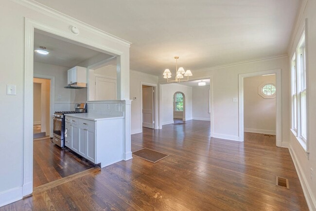 Building Photo - Updated home blends historic charm with mo...