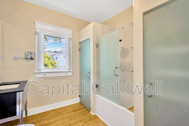 Building Photo - 911 S Rome Ave