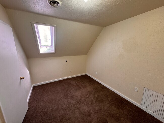 Building Photo - 2308 W Burnham St