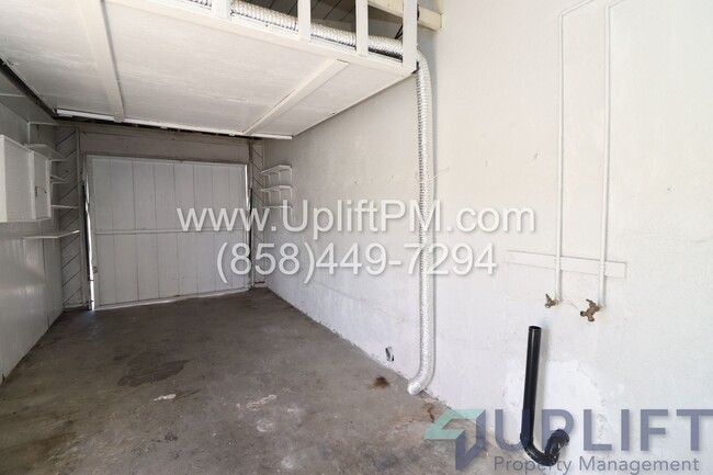 Building Photo - ** Holiday move in special** $1000 off 1st...