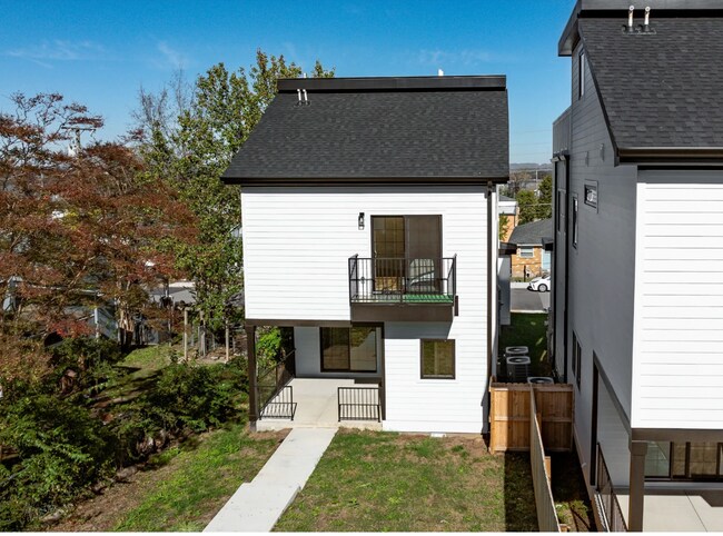 Building Photo - 2805 Torbett St