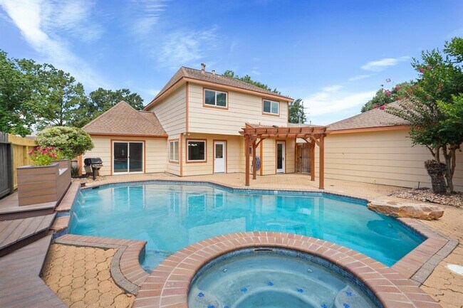 Building Photo - 907 Dominion Dr