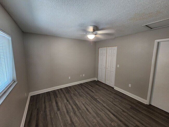 Building Photo - Housing Voucher Accepted -Upgraded 3 Bedroom 2 Bath - Minutes from Super Target and Publix