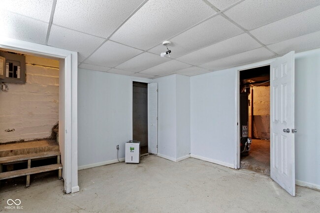 Building Photo - 804 W 42nd St