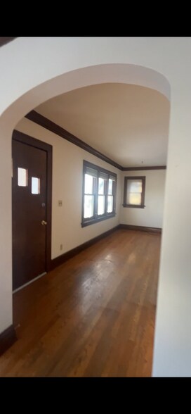 Building Photo - 2502 Kendall Ave