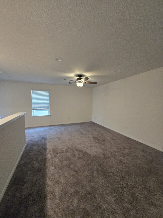 Building Photo - 25223 Sierra Mnr Ct