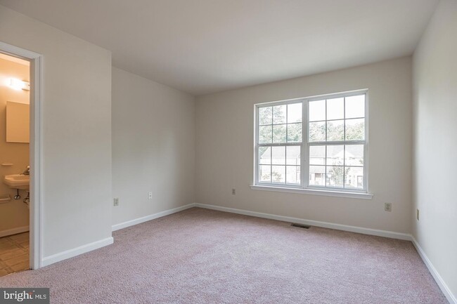 Building Photo - 8549 E Street Unit