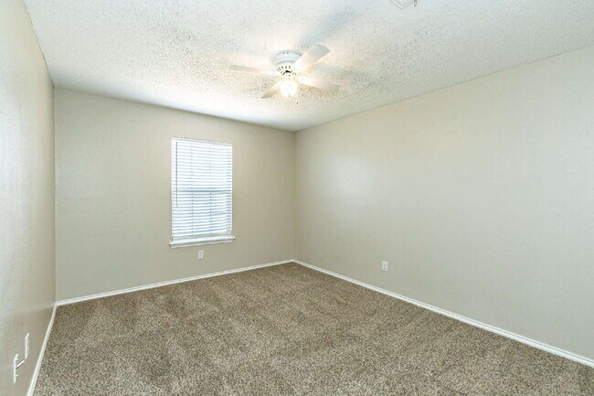 Primary Photo - 3 bedroom 3 Bath House plus office