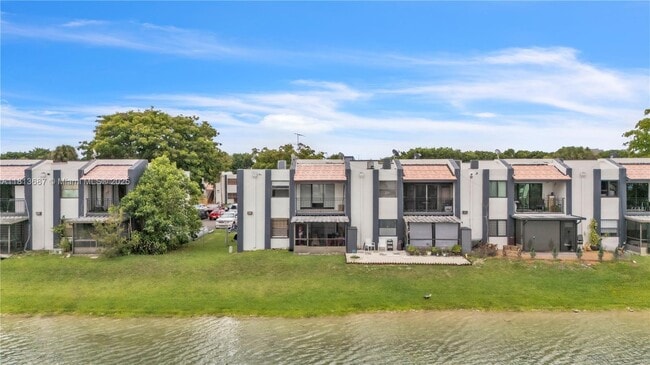 Building Photo - 500 W Park Dr