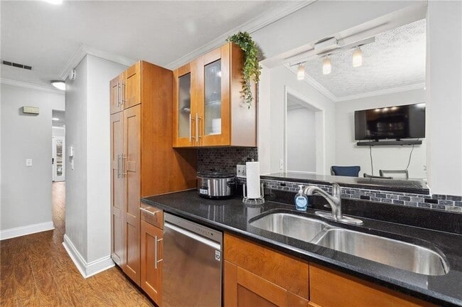 Building Photo - 13 Normandy Ct