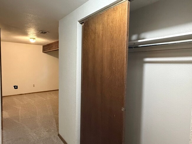 Building Photo - Spacious Home in the Heart of Aurora with ...
