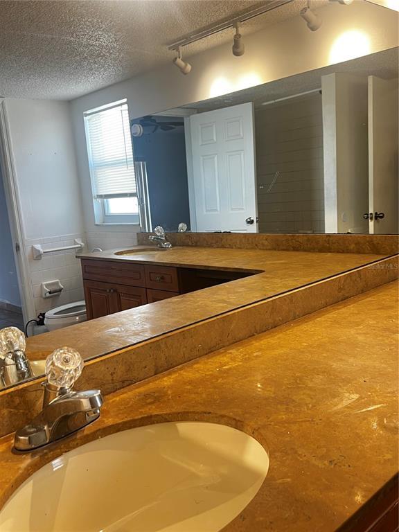 Building Photo - 9820 Glen Moor Ln