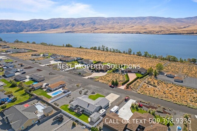 Building Photo - Jaw Dropping Home Overlooking the Columbia...