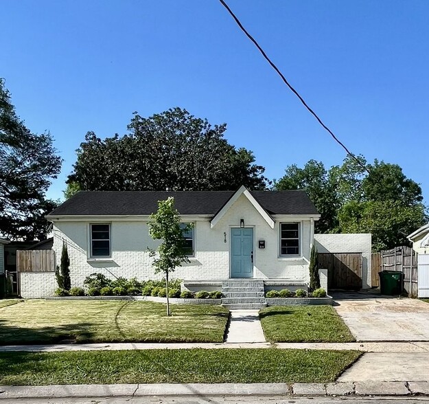 Primary Photo - 518 Tucker Ave